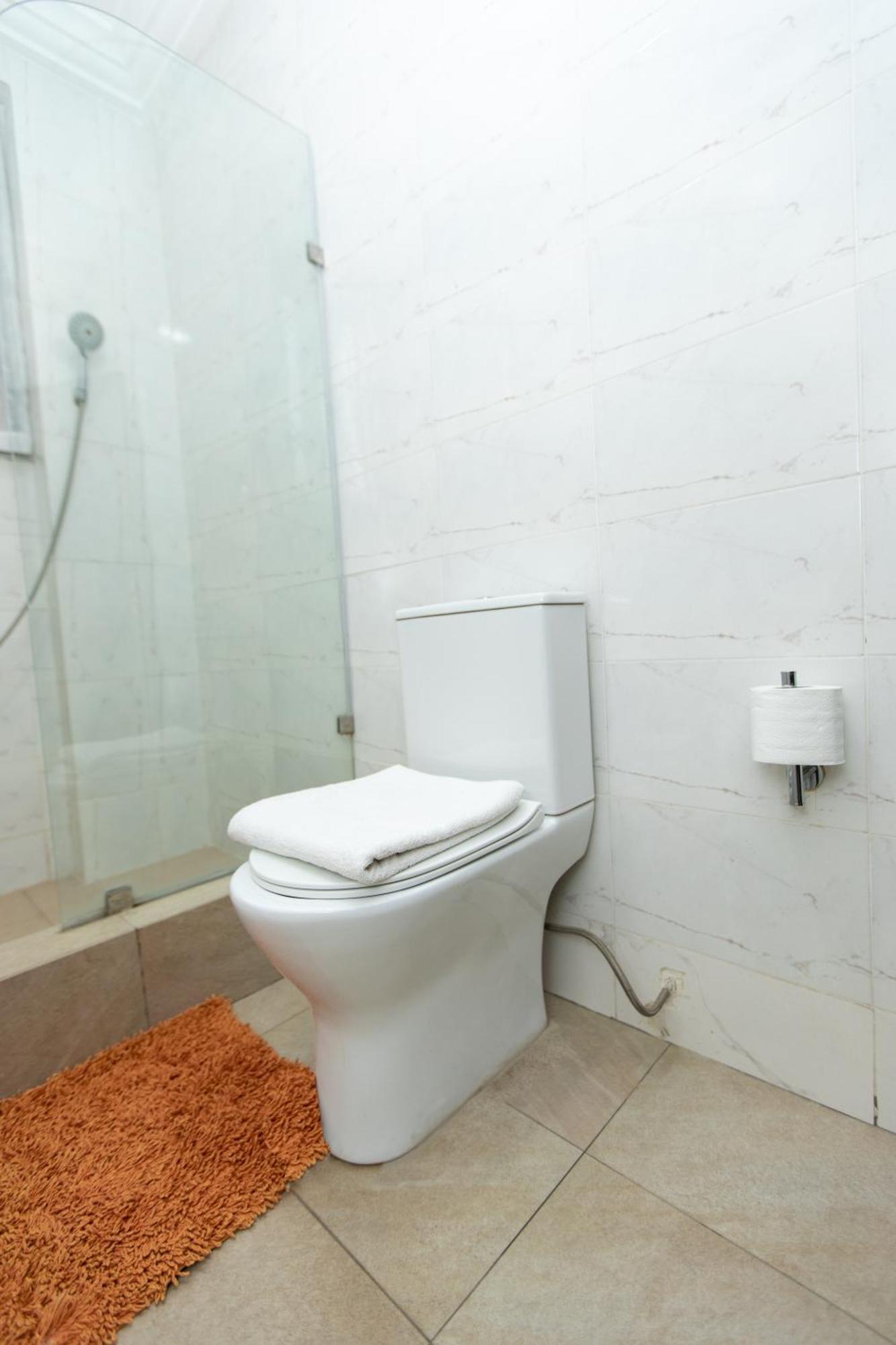 Washington Apartments - Just 25Mins Drive From The Airport Kwashieman Extérieur photo