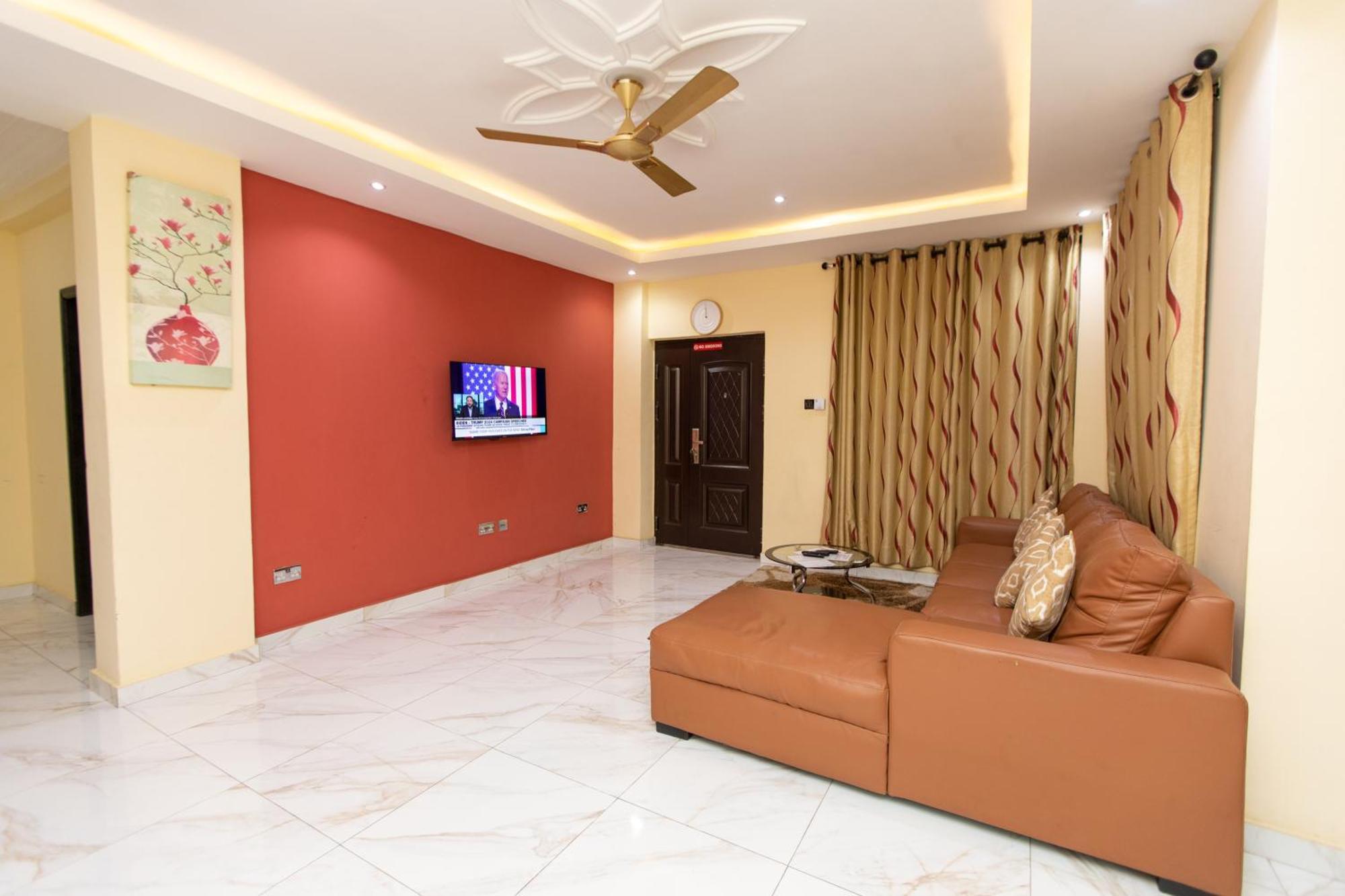 Washington Apartments - Just 25Mins Drive From The Airport Kwashieman Extérieur photo